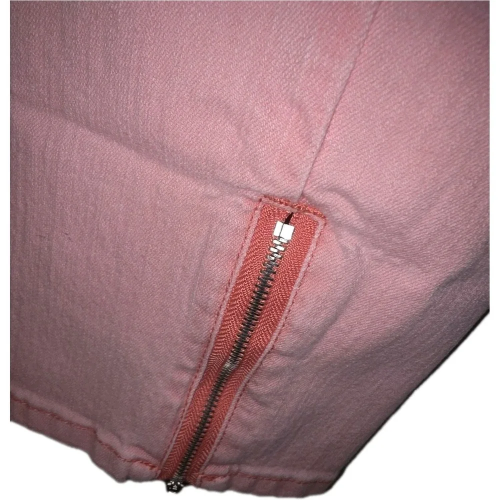 Chico's Slim Women's size 0.5 Chico's  Pink Cropped Jeans‎ Zippered Legs